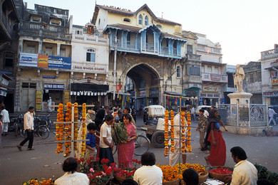 india-gujarat-porbandar-piazza-con-principale 