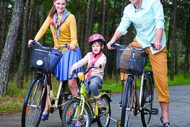 lituania-famiglia-in-bicicletta 